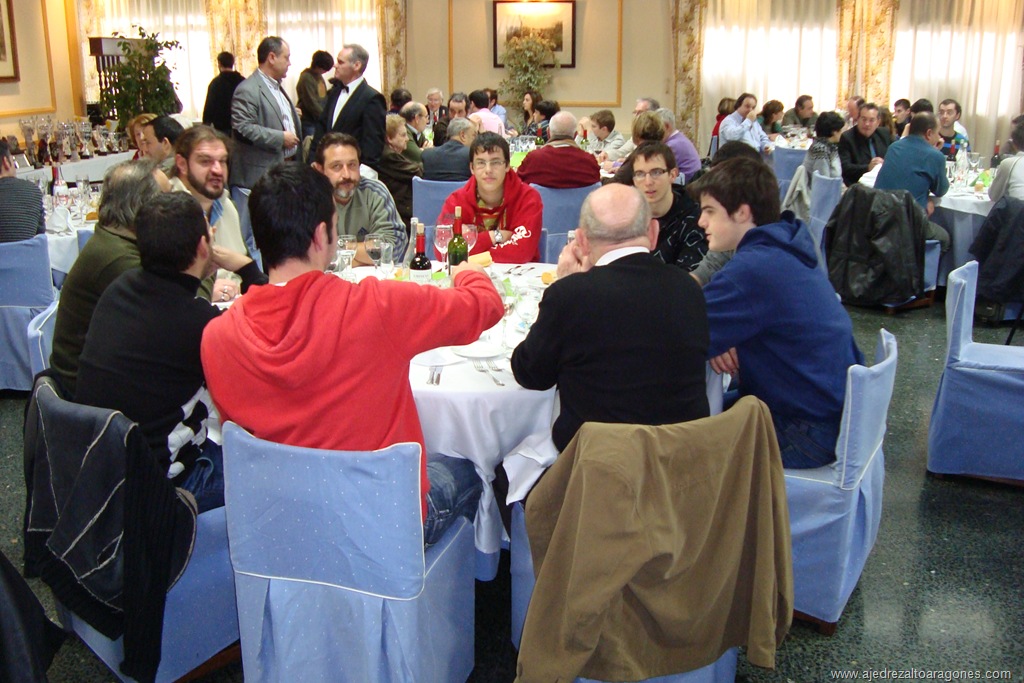 [Mesa del C.Atletismo Huesca, Aurora Estadilla y Monzón.jpg]