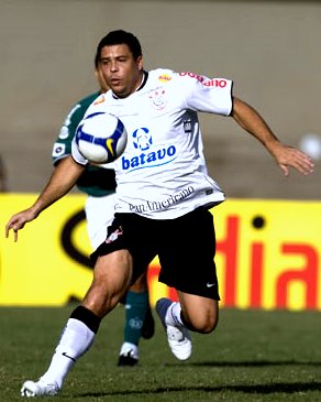 Goiás 0 x 0 Corinthians - Ronaldo passou em branco...