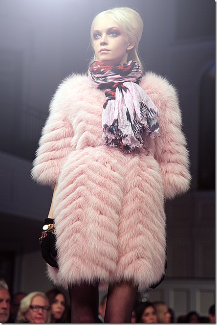 PinkCoat.delaRenta.PreFl10.elle