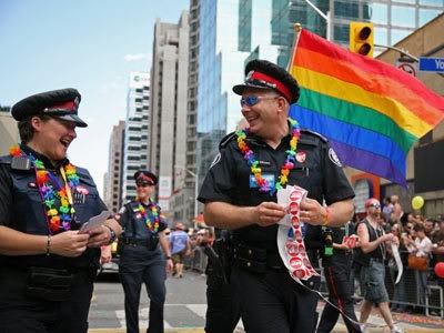 [Parada Gay de Toronto 2008 (2)- Richard Wahab-Toronto CTV[6].jpg]