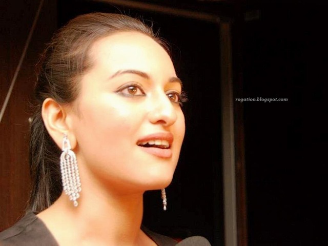 [sonakshi6.jpg]