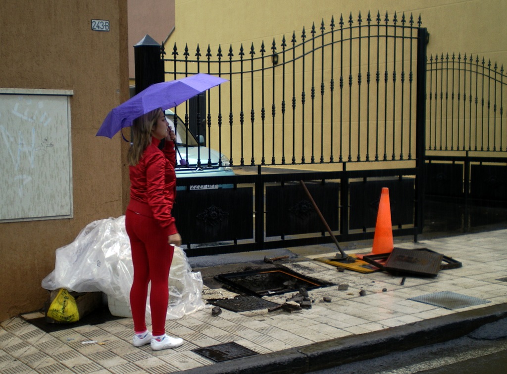 [la mujer de rojo[3].jpg]