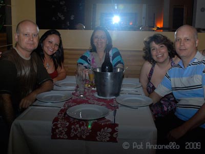 Irmãos e irmãos na festa Irmãos e irmãos na festa