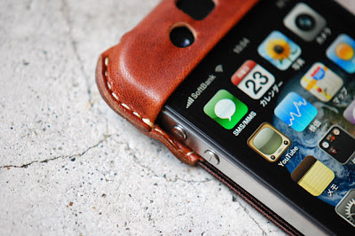 roberu-iphone-4-case-1.jpg