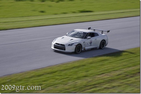 nissan-gt-r-side-on-track nissan-gt-r-side-on-track