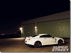 sstp_1002_05_o 2009_nissan_gt_r_r35 side_view sstp_1002_05_o 2009_nissan_gt_r_r35 side_view