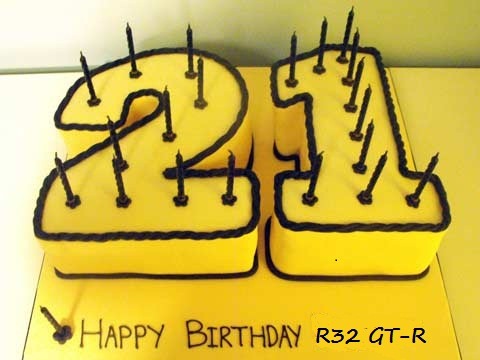[R32 -21 years old Cake[3].jpg]