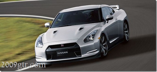 2011-nissan-gtr