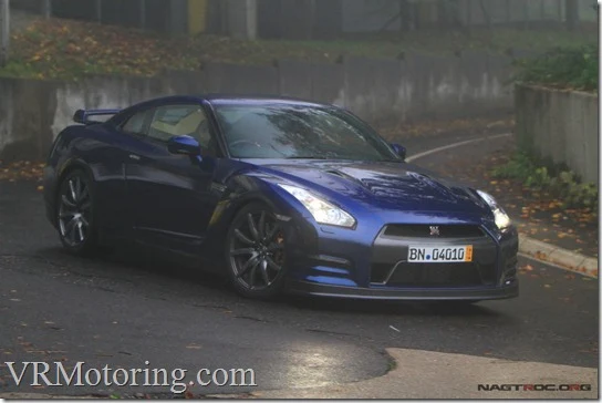 2012_Nissan_gtr_blue