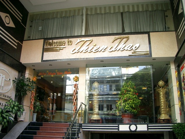 [hotelentrance01[3].jpg]