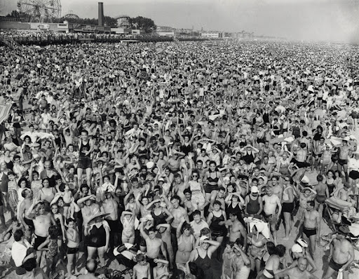 arthur-weegee-fellig-coney-island-1938.jpg