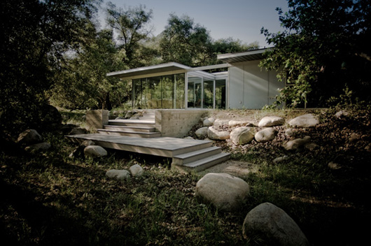 Modern Minimalist Glass Lake House Design