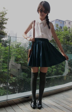 [schoolgirl[3].jpg]