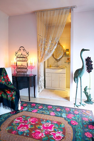 [tappeto rosa e candelabri[3].jpg]