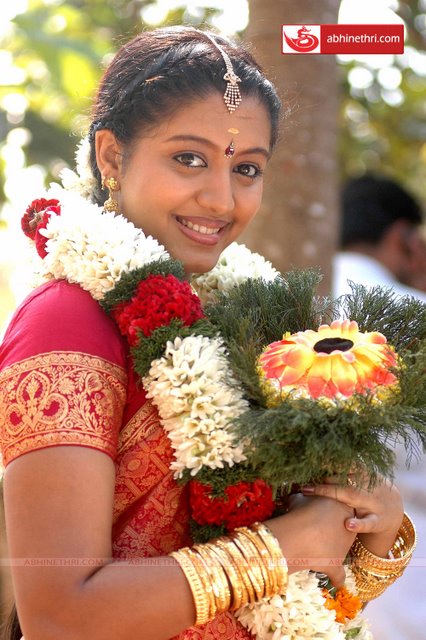 Check out the huge cleavage show via transparent saree<br />
Check out the huge cleavage show via transparent saree<br />