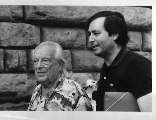 5.	Con Rafael Alberti en el 9&ordm; Congreso Mundial de Poetas en Florencia,1986