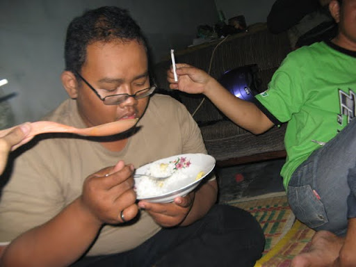 Makan duluan ya beib...