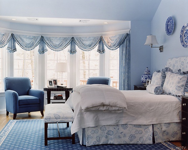 [sue-adams-blue-bedroom_hgtv[5].jpg]