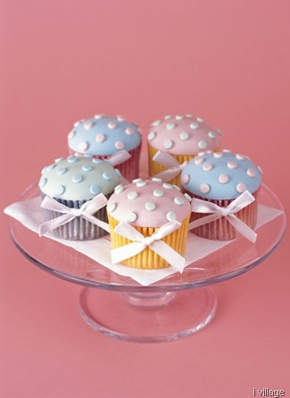 [cupcakes i village[1].jpg]