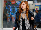 Who is she daydreaming of kissing??