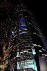Roppongi Hills was surrounded by original looking red lights, very nice touch
