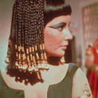 Elizabeth Taylor em 1963 como Cleópatra