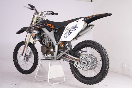 250XZR Dirt Bike side on