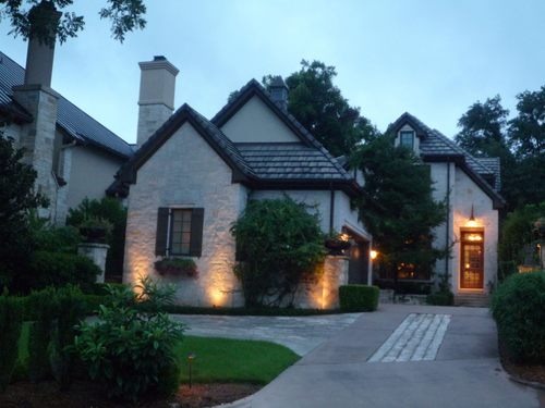 [2111-Hartford-Road-Austin--facade3.jpg]