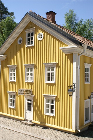 [småland gult hus[2].jpg]