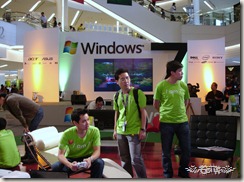 เวทีกับซุ้ม Demo 