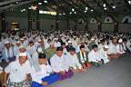 Mendengarkan Khutbah Idul Adha Jamaah Pria