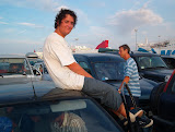 In attesa di imbarcarsi sul traghetto per tornare a casa... il tetto è solido! (Sardegna 2004)