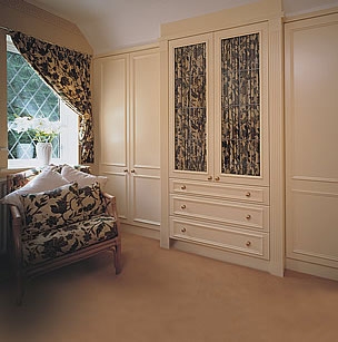 Closet Furniture Design on Details Of Any Traditional Furniture Design Will Beautify Your Bedroom