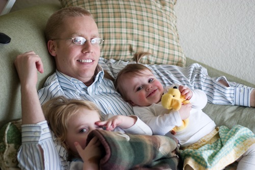 random - dan and the girls on the couch