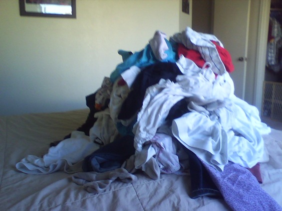 [pile o laundry[3].jpg]