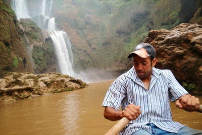 El remero y vista de la cascada