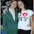 Claudete e Sara posam para foto.