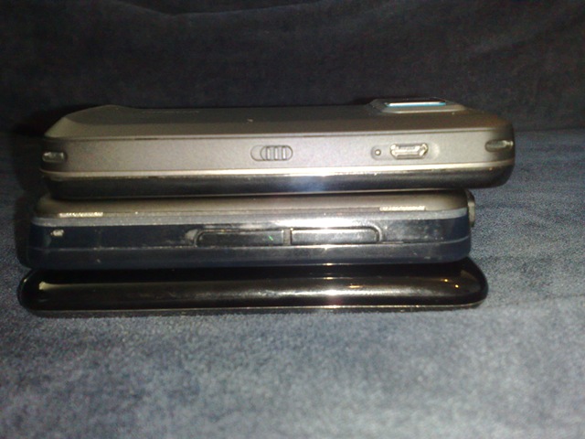[3phonesontopside23.jpg]
