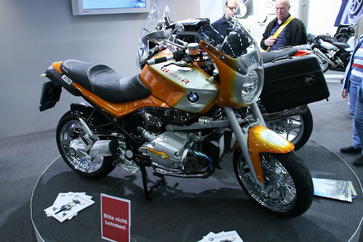 390428109_QAzCA-XL.jpg
