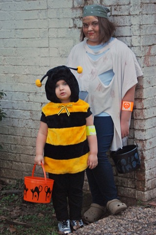 [zoe sadie halloween 09[2].jpg]