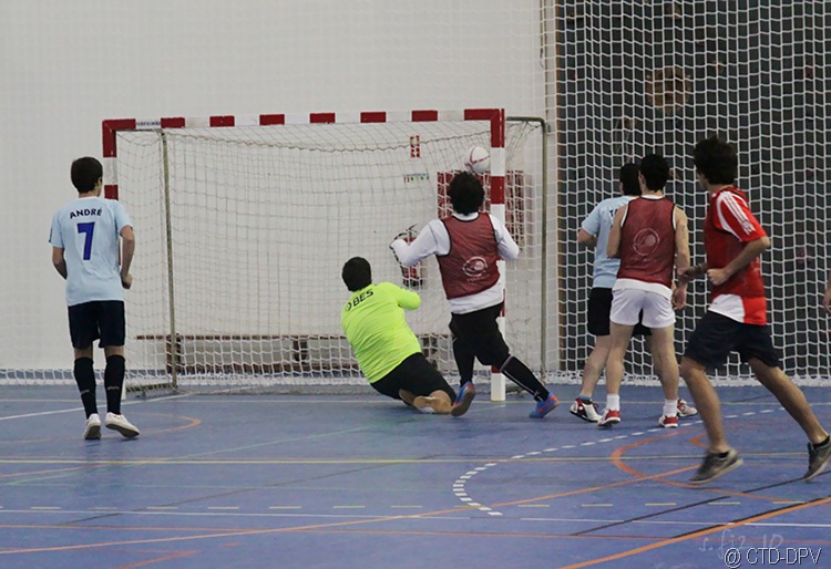 [futsal 10-02-10 146 copy[2].jpg]