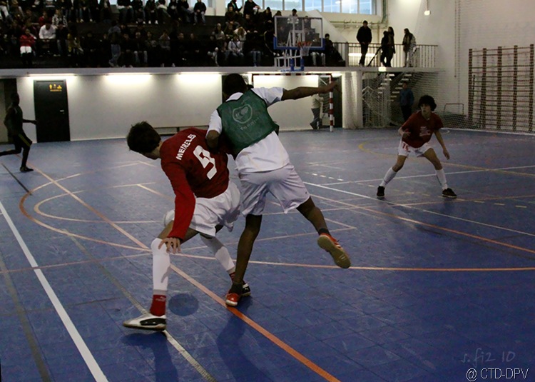 [futsal 10-02-10 031 copy[2].jpg]