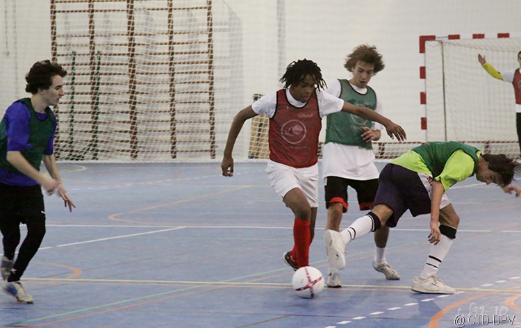 [futsal 10-02-10 065 copy[2].jpg]