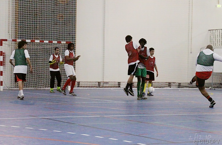 [futsal 10-02-10 078 copy[2].jpg]