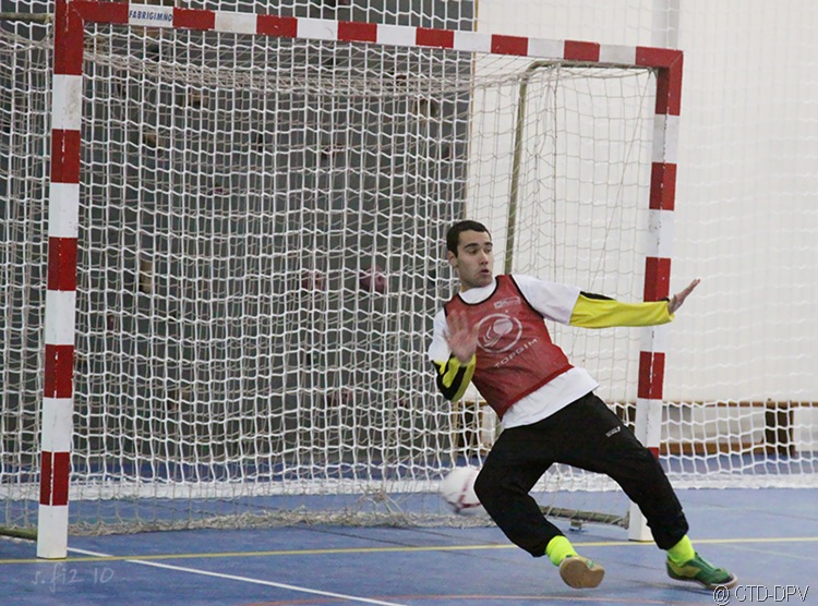 [futsal 10-02-10 080 copy[2].jpg]