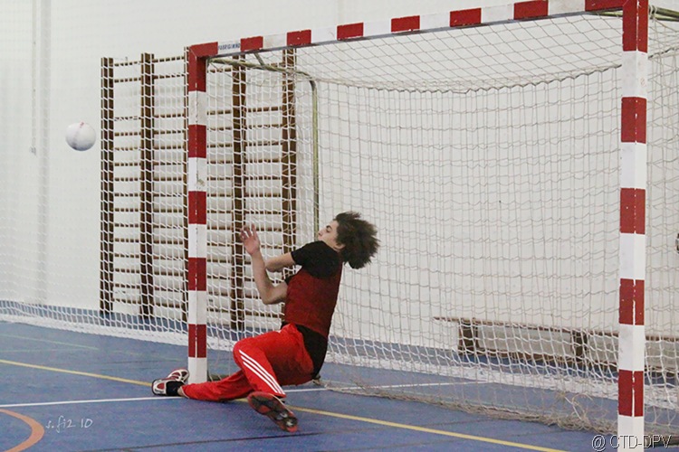 [futsal 10-02-10 253 copy[2].jpg]