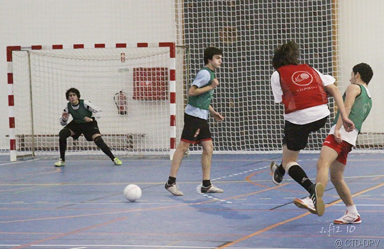 [futsal 10-02-10 305 copy[2].jpg]