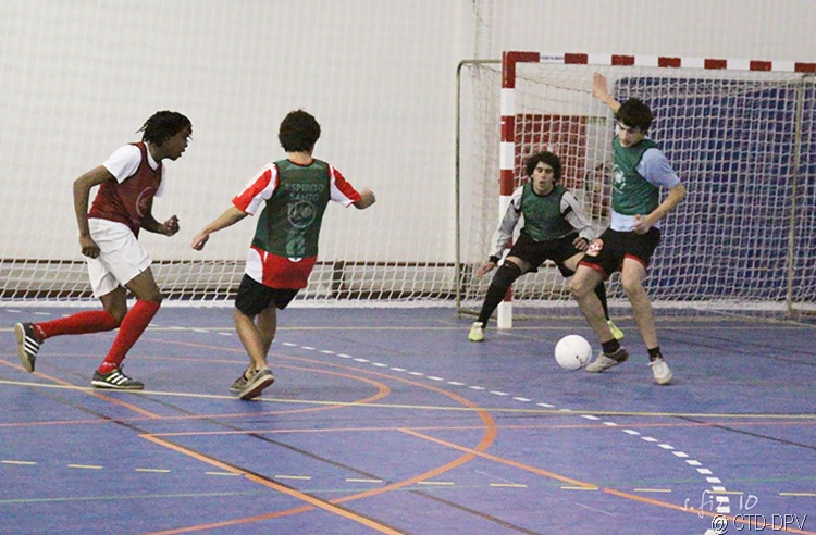 [futsal 10-02-10 340 copy[2].jpg]