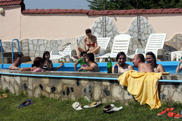 bloggeri la piscina