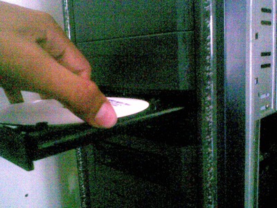 [memasukkancdkedalamcdroom2.jpg]